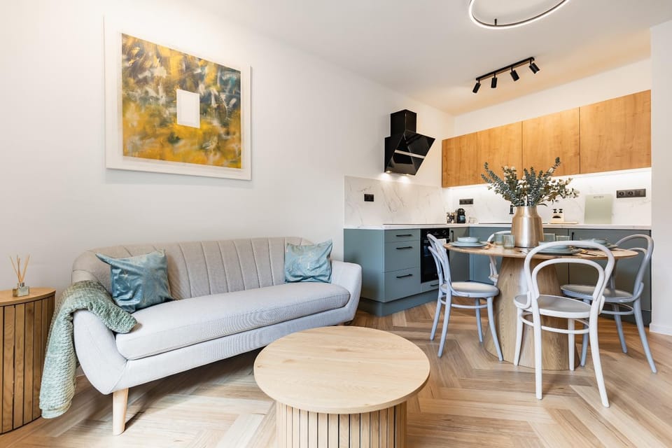 Kitchen or kitchenette, Living room, Seating area, Dining area