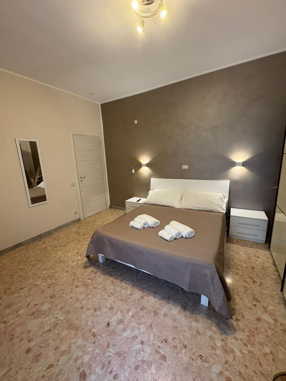 Bed, Photo of the whole room, Bedroom, wardrobe