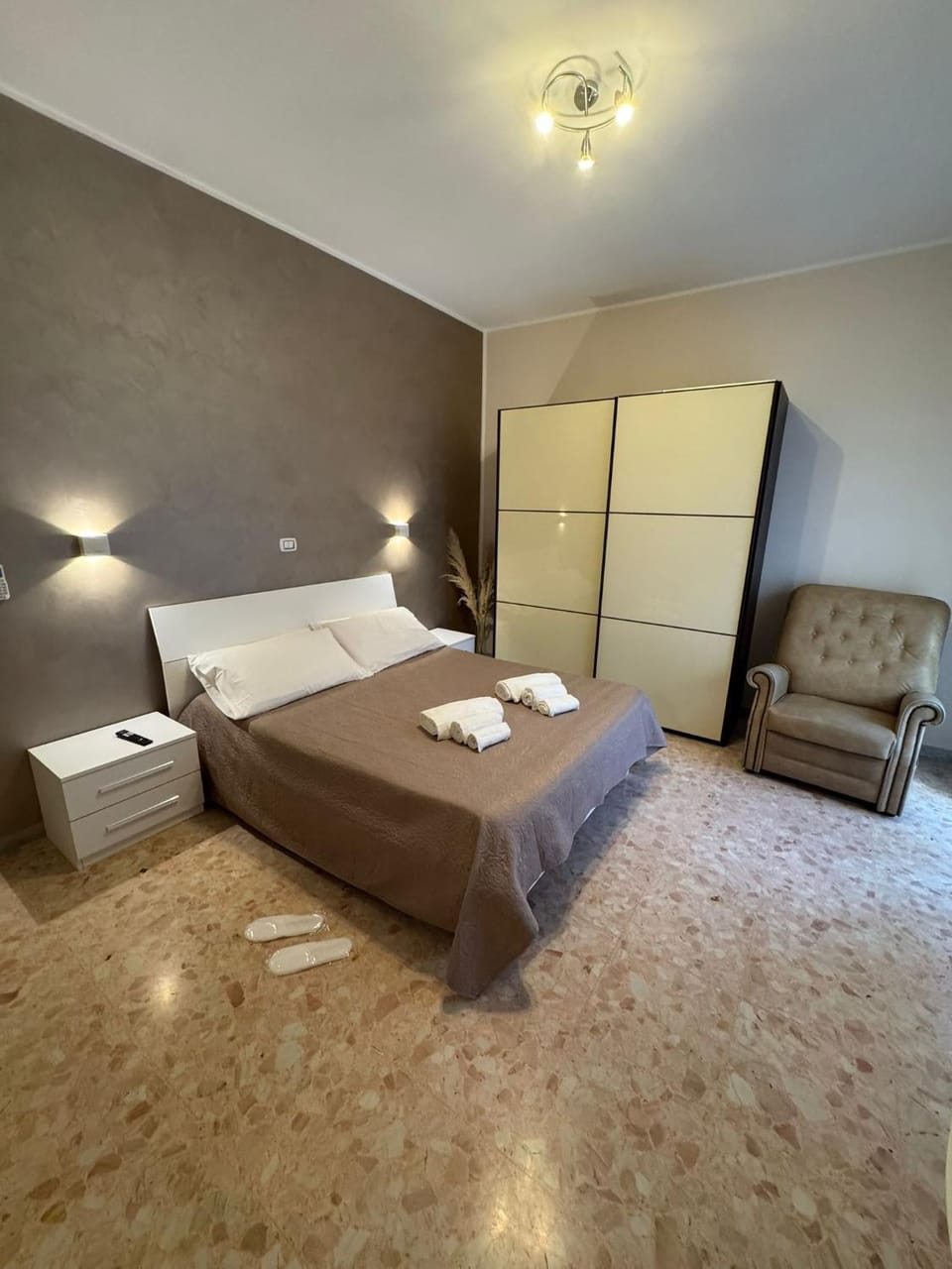 Bed, Photo of the whole room, Bedroom, wardrobe