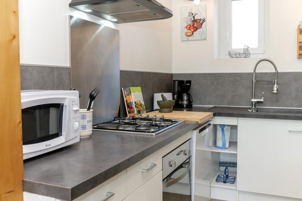 Kitchen or kitchenette, Living room