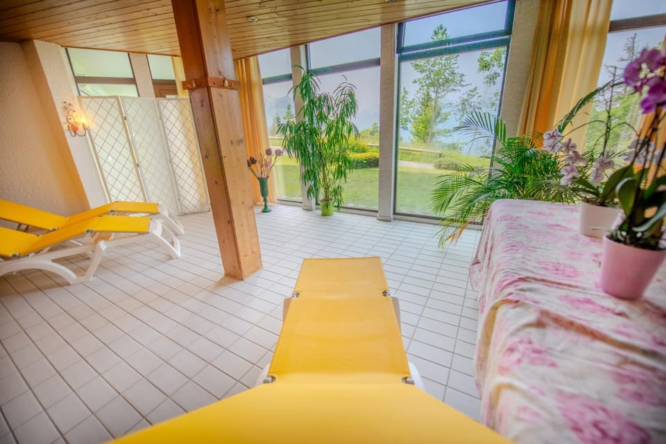Patio, Garden, View (from property/room), Balcony/Terrace, Living room, Spa and wellness centre/facilities, Seating area, Garden view, sunbed