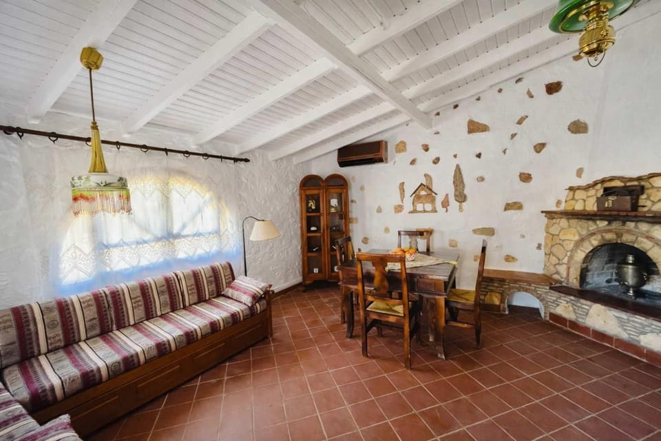 Living room, Seating area, fireplace