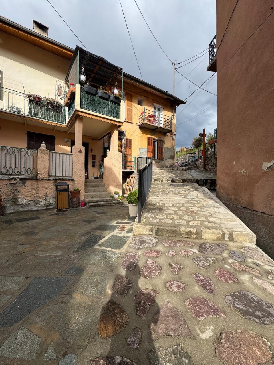 Neighbourhood, Street view