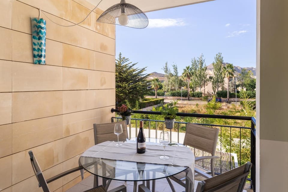 Property building, Balcony/Terrace, Living room