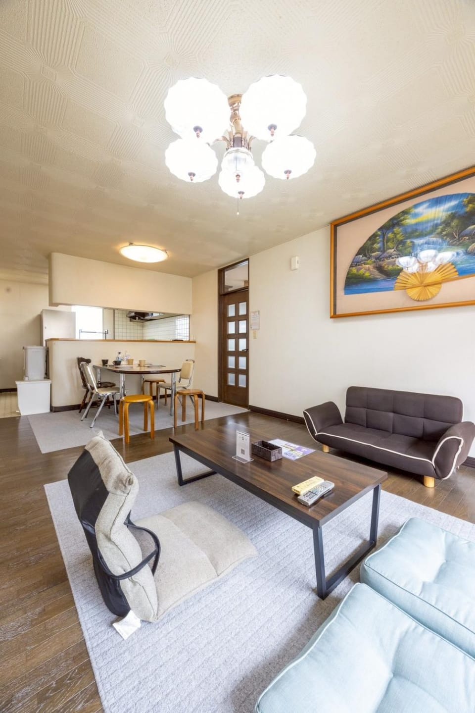山の家 富良野の静かなエリアにある2リビングの広々一棟貸切ハウス Villa in Furano