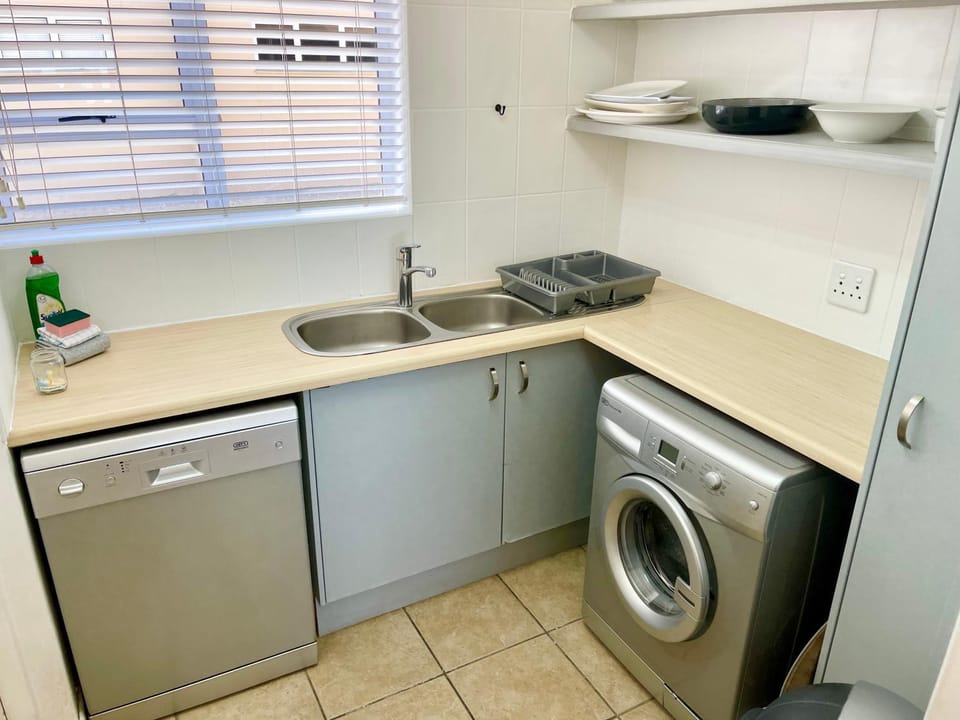Kitchen or kitchenette, dishwasher, washing machine