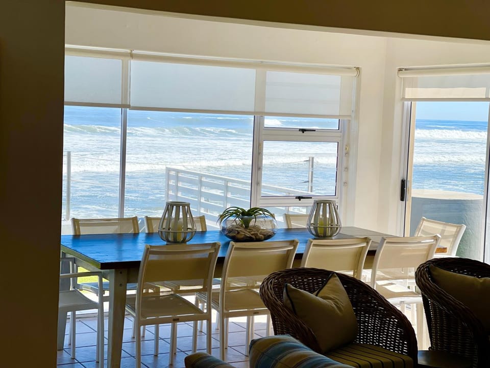 Seating area, Dining area, Sea view