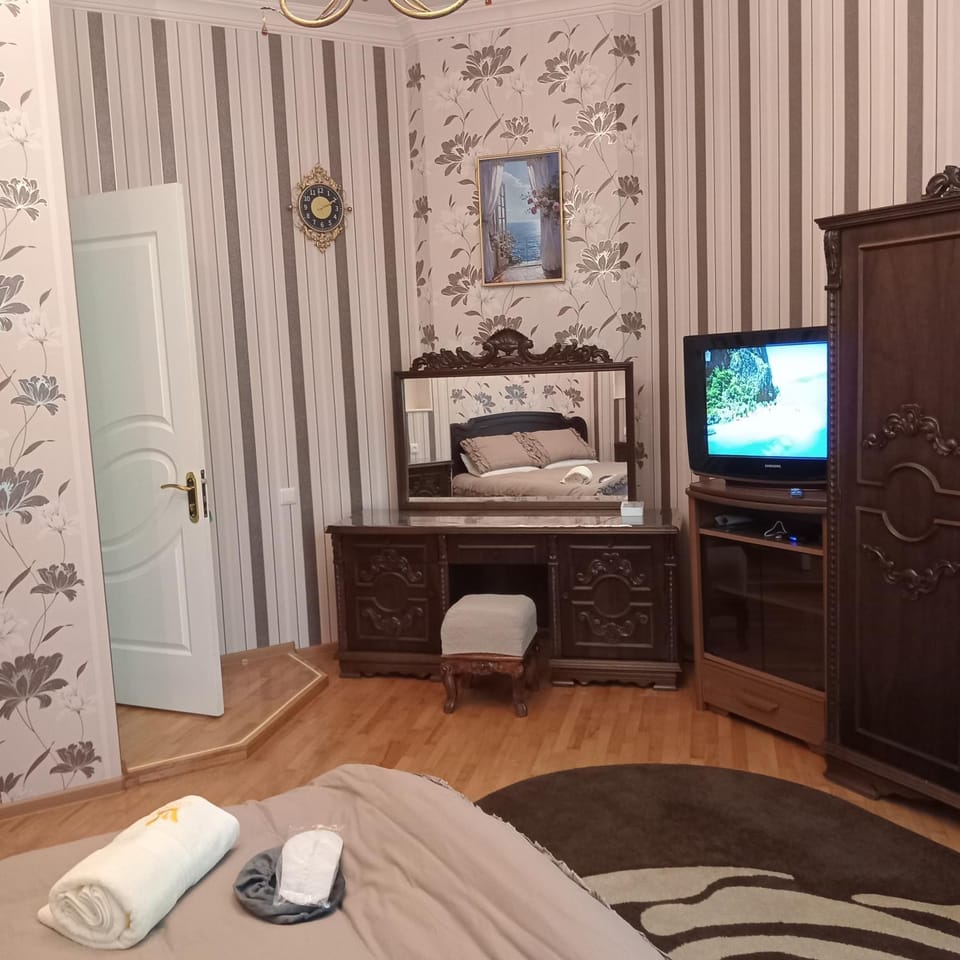 Bed, TV and multimedia, Bedroom, towels, wardrobe