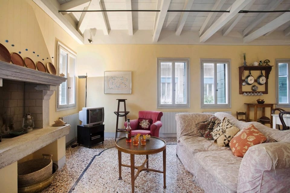 Communal lounge/ TV room, Living room