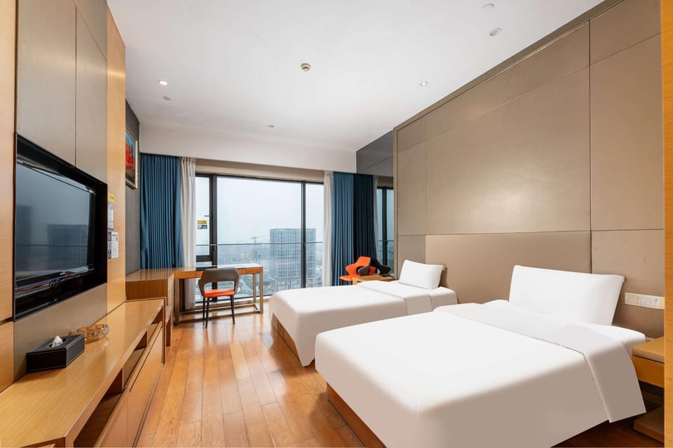 Bed, TV and multimedia, Living room, Photo of the whole room, Bedroom