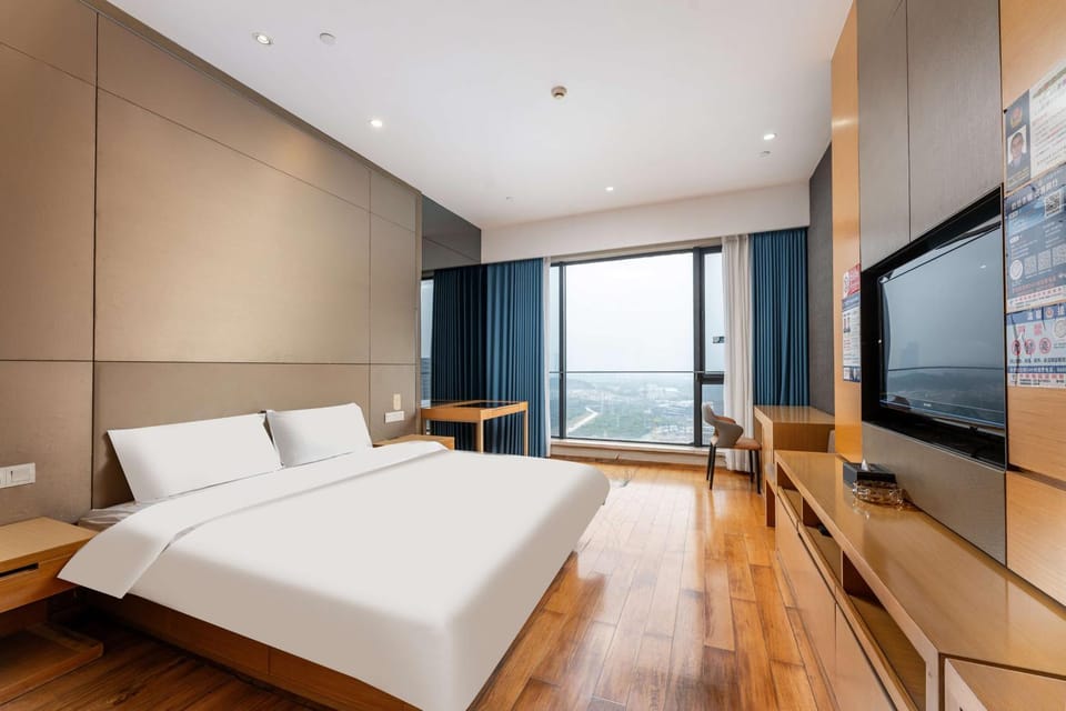 Bed, TV and multimedia, Photo of the whole room, Bedroom, wardrobe