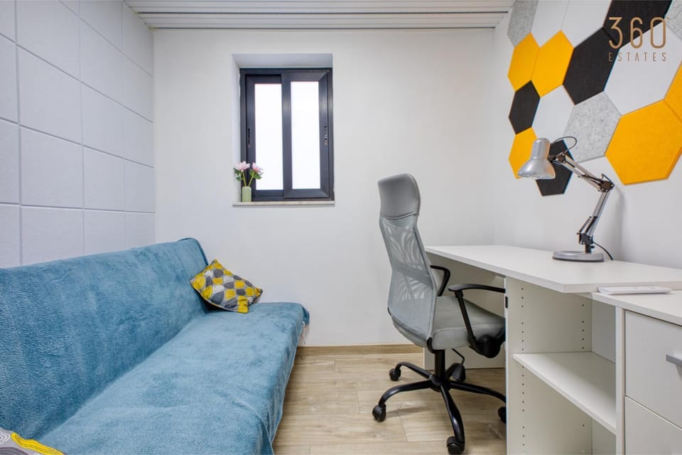 Living room, Seating area, hair dresser