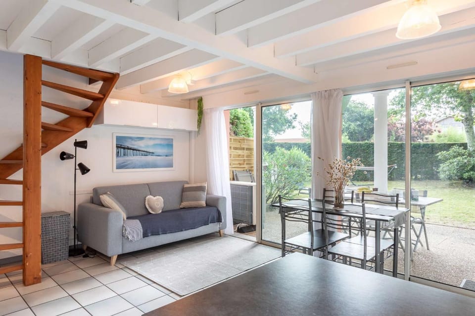Proche lac : Maison avec beau jardin Apartment in Sanguinet