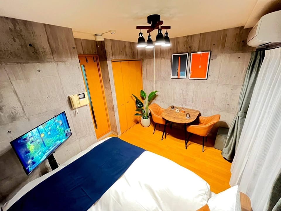 Bed, TV and multimedia, air conditioner