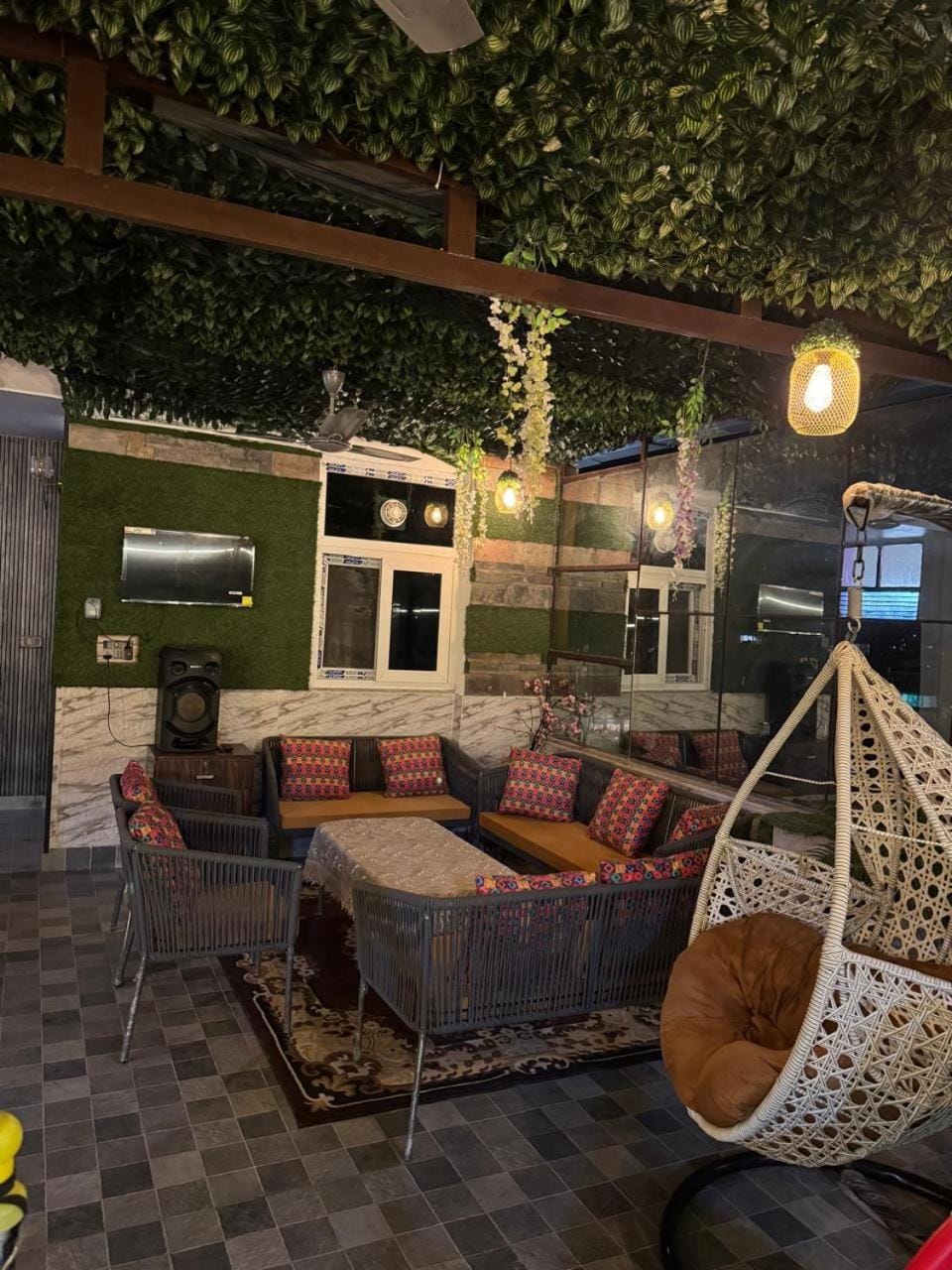 Communal lounge/ TV room