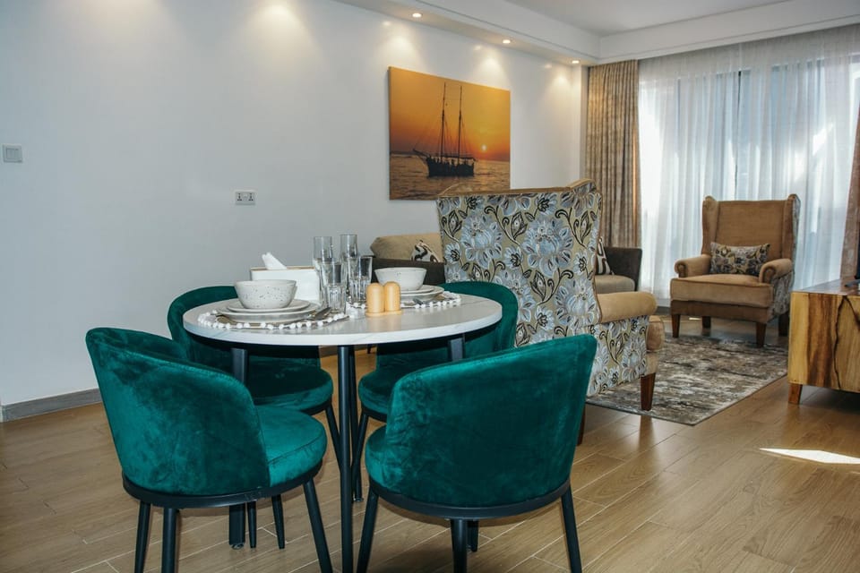 Living room, Seating area, Dining area