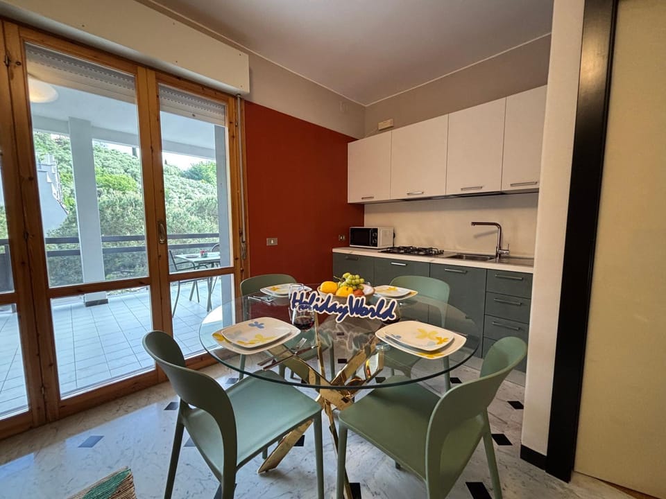 Kitchen or kitchenette, Dining area, stove