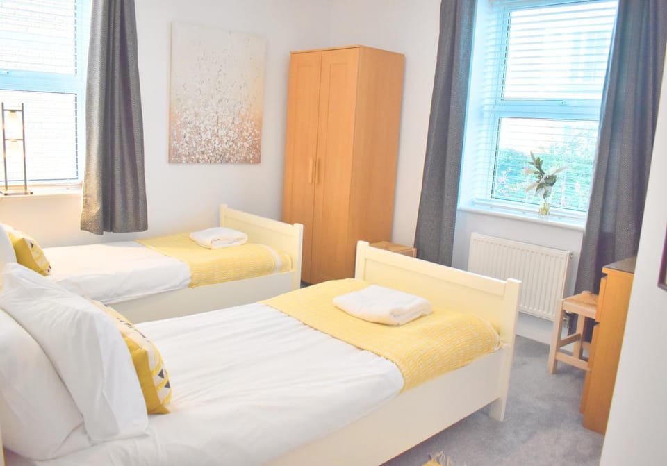 Chichester City Centre 2 Bedroom Flat I Ground Floor with Underground Parking I Chichester Holiday Properties Apartment in Chichester