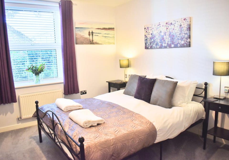 Bed, Bathroom, Bedroom