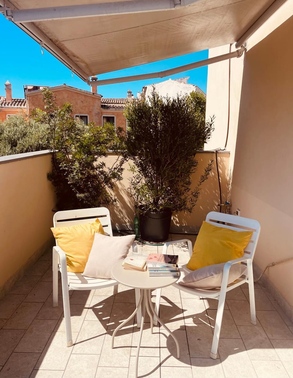 View (from property/room), Balcony/Terrace