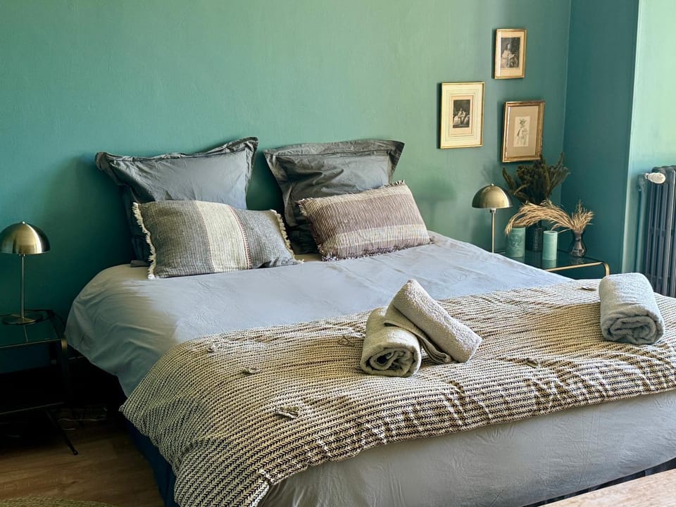 Bed, Bedroom