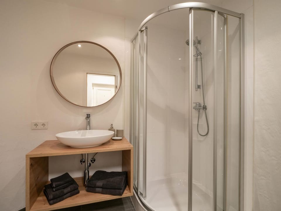 Shower, Bathroom, towels