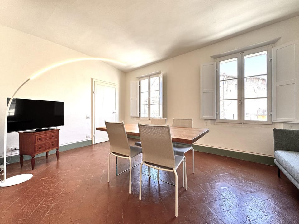 Communal lounge/ TV room, TV and multimedia, Living room, Seating area, Dining area, Evening entertainment