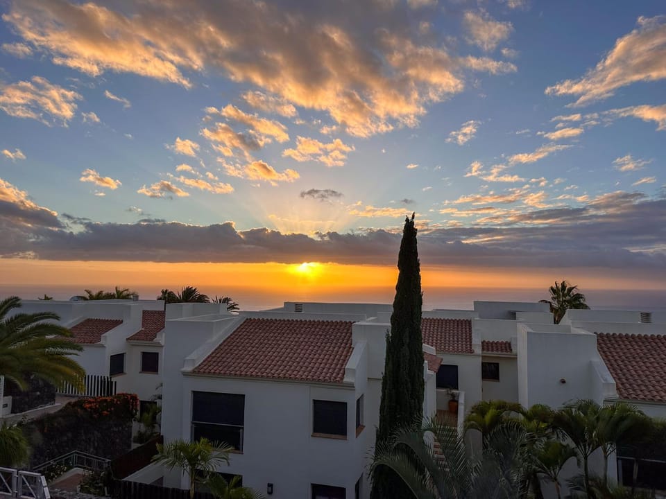 View (from property/room), Balcony/Terrace, Sunrise