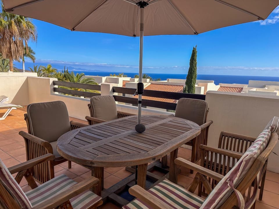 View (from property/room), Balcony/Terrace, Dining area, Sea view