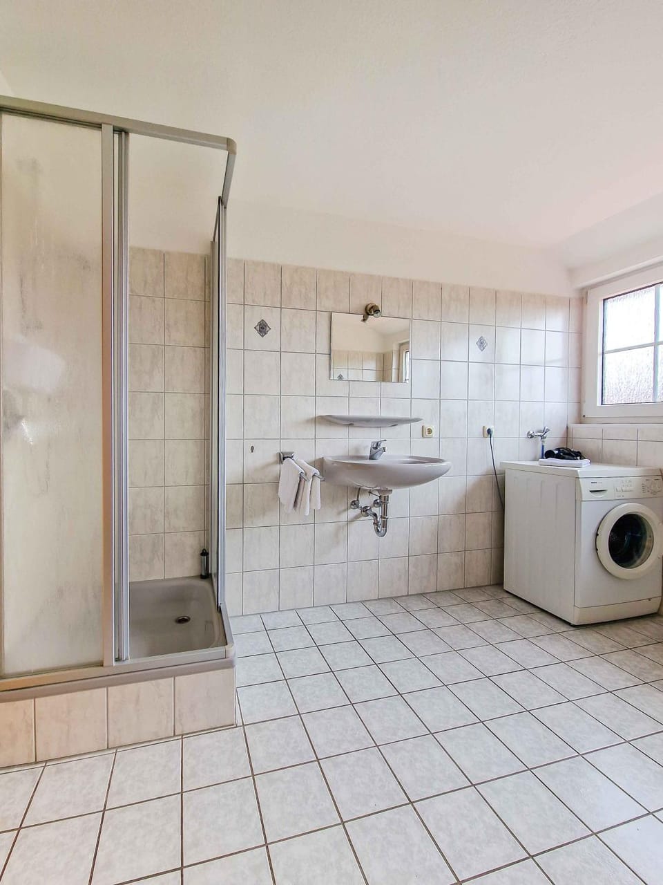 Shower, Bathroom, washing machine
