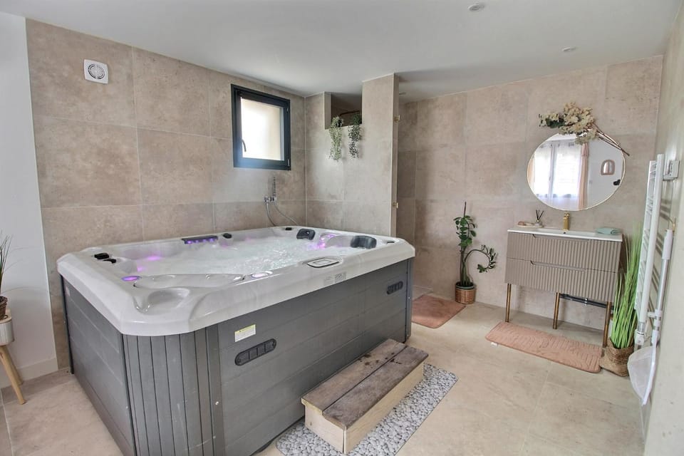 Hot Tub, Hot Tub, Bathroom