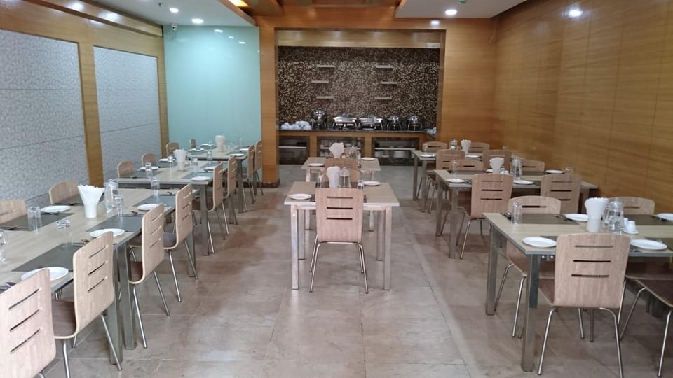 Meals, Buffet breakfast, English/Irish breakfast, Lunch, Dinner