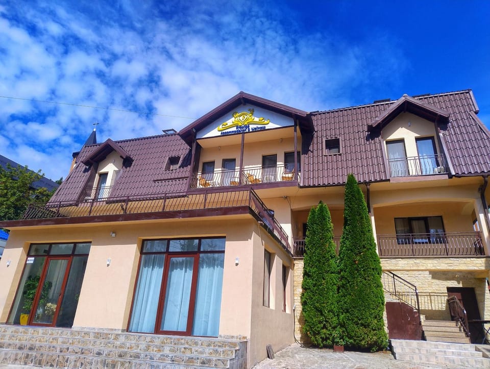 Property building, Day
