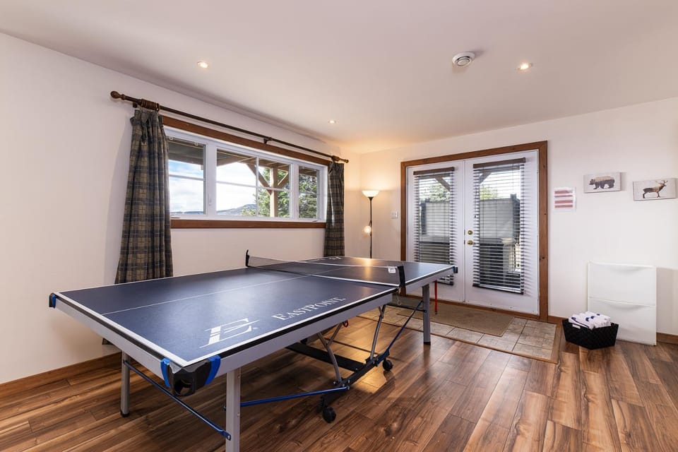 Game Room, Table tennis