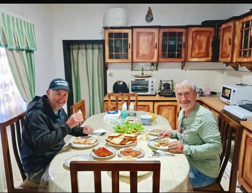 Food and drinks, Dining area, Food, Guests, Drinks, group of guests