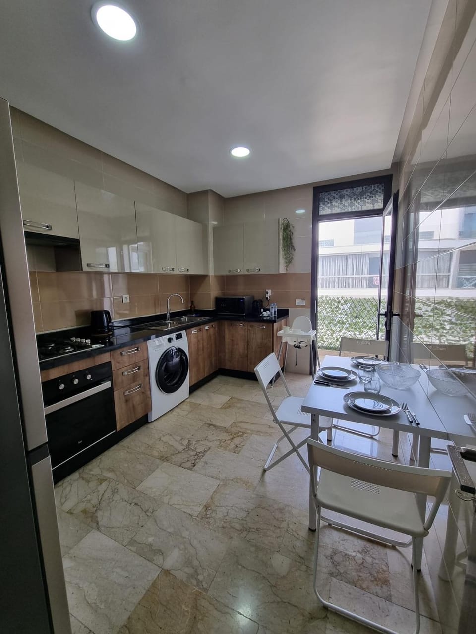 Kitchen or kitchenette, Dining area, oven, stove