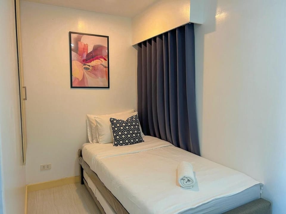 2bedroom Loft Apartment within BGC Apartment in Makati
