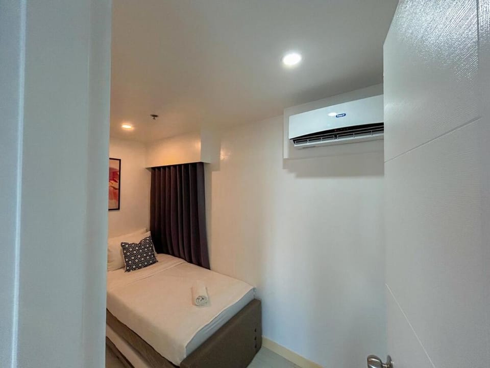 2bedroom Loft Apartment within BGC Apartment in Makati