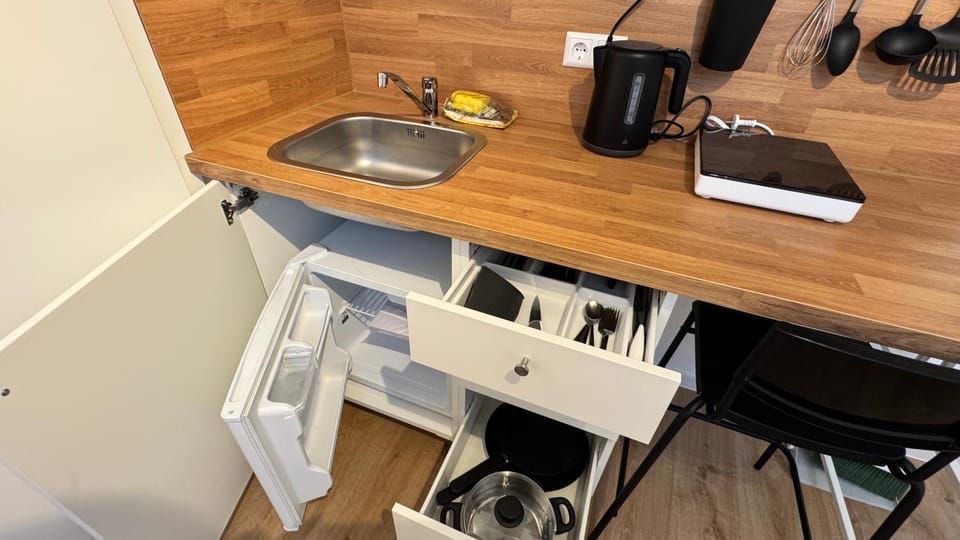 Coffee/tea facilities, Kitchen or kitchenette, Dining area