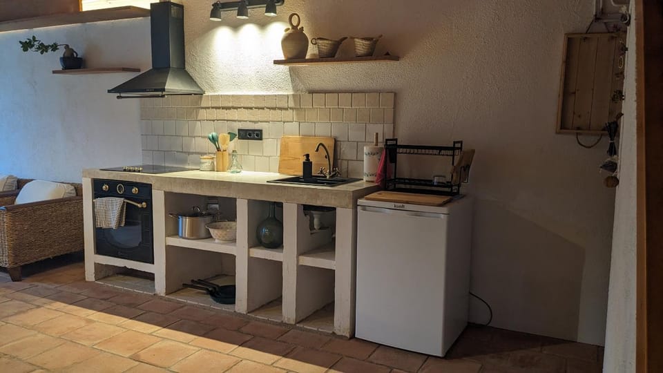 Coffee/tea facilities, Kitchen or kitchenette, oven, toaster