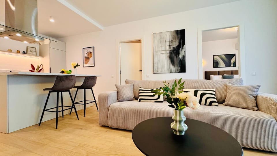 Kitchen or kitchenette, Living room, Seating area, Dining area