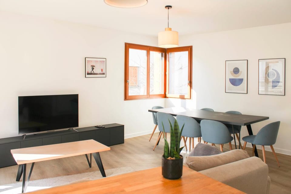 Large apartment with balcony - Stade de France Apartment in Saint-Denis, France