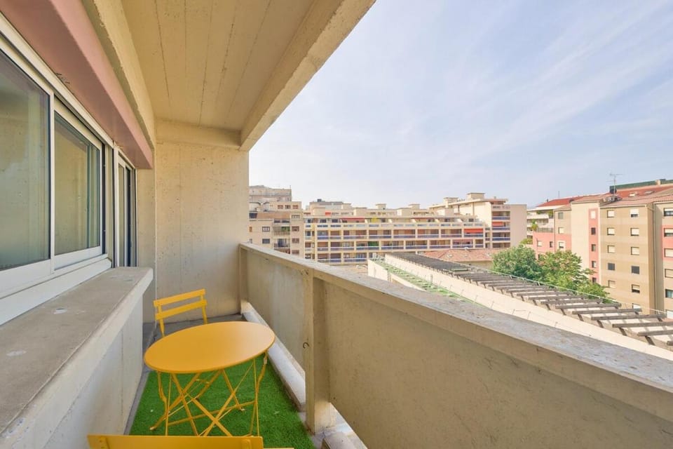 T3 avec balcon proche de La Place Castellane Apartment in Marseille