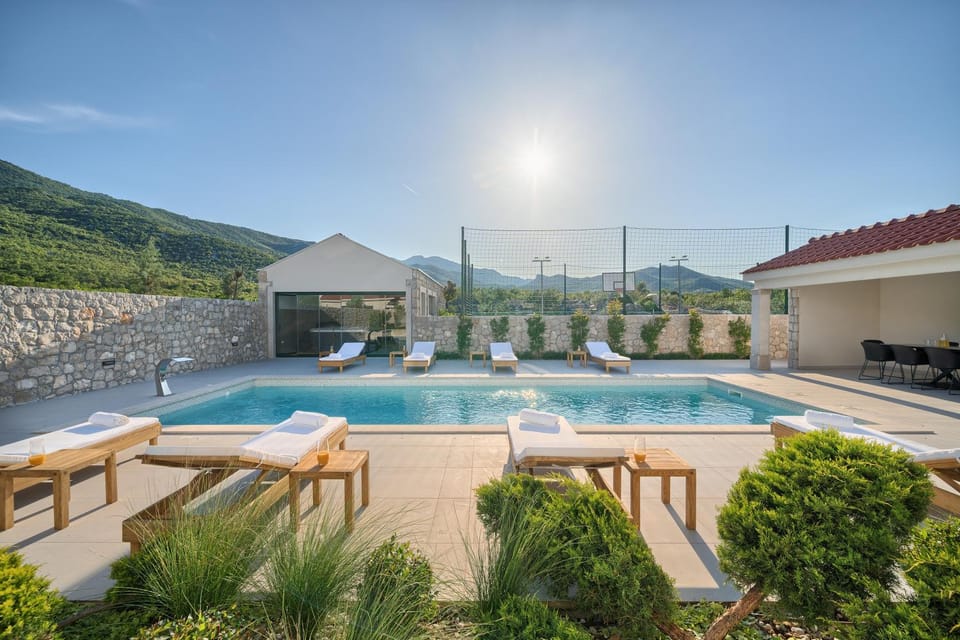 Patio, Day, Natural landscape, Mountain view, Pool view, Swimming pool, sunbed