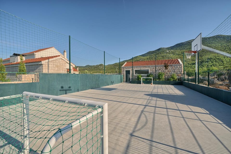 Day, Natural landscape, View (from property/room), Mountain view, Sports, Sports