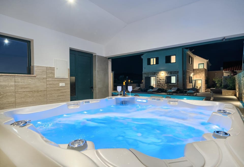 Hot Tub, Pool view, Swimming pool