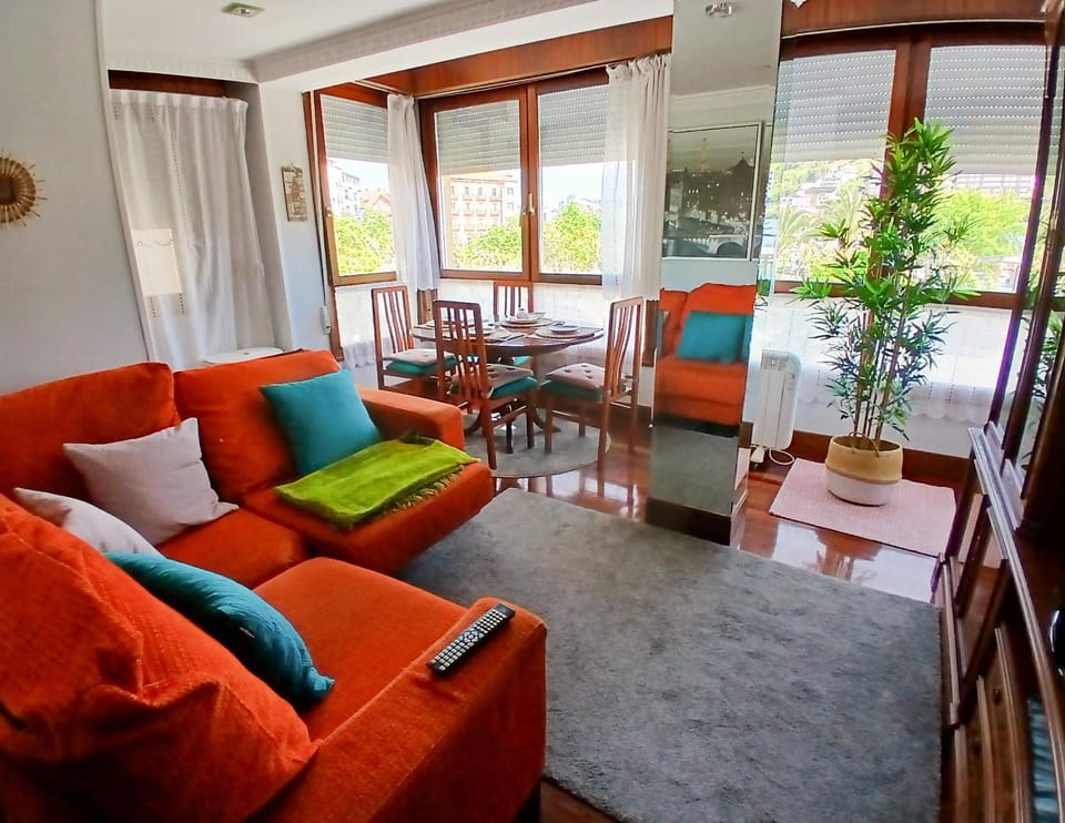 View (from property/room), Living room, Dining area