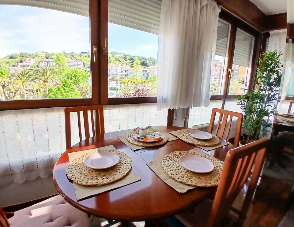 View (from property/room), Food and drinks, Dining area