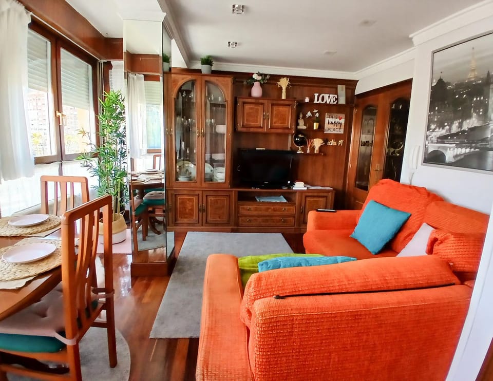 Communal lounge/ TV room, Living room, Dining area