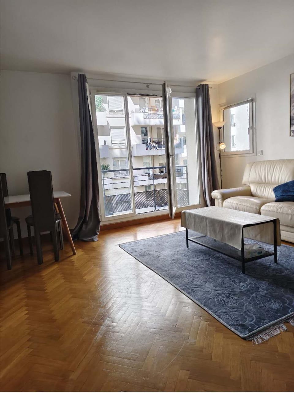2BR and salon, La Défense, Parking Apartment in Courbevoie